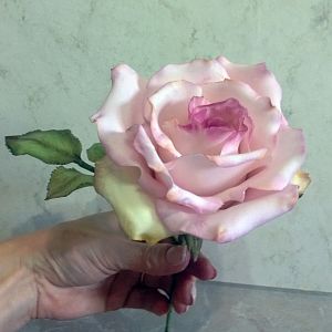 Съедобная роза из сахарной мастики